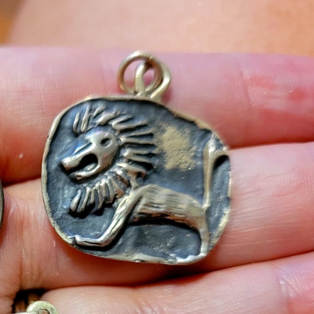 Extremely rare James Avery zodiac pendant Leo lion